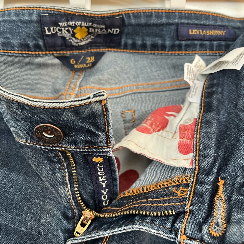 women’s LUCKY BRAND dark wash LEYLA SKINNY jeans size 6/28